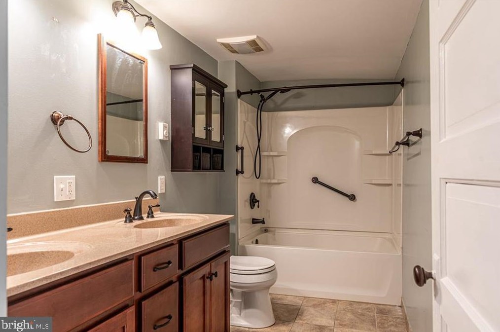 544 3 St, Emmaus PA 18049-3914 exterior