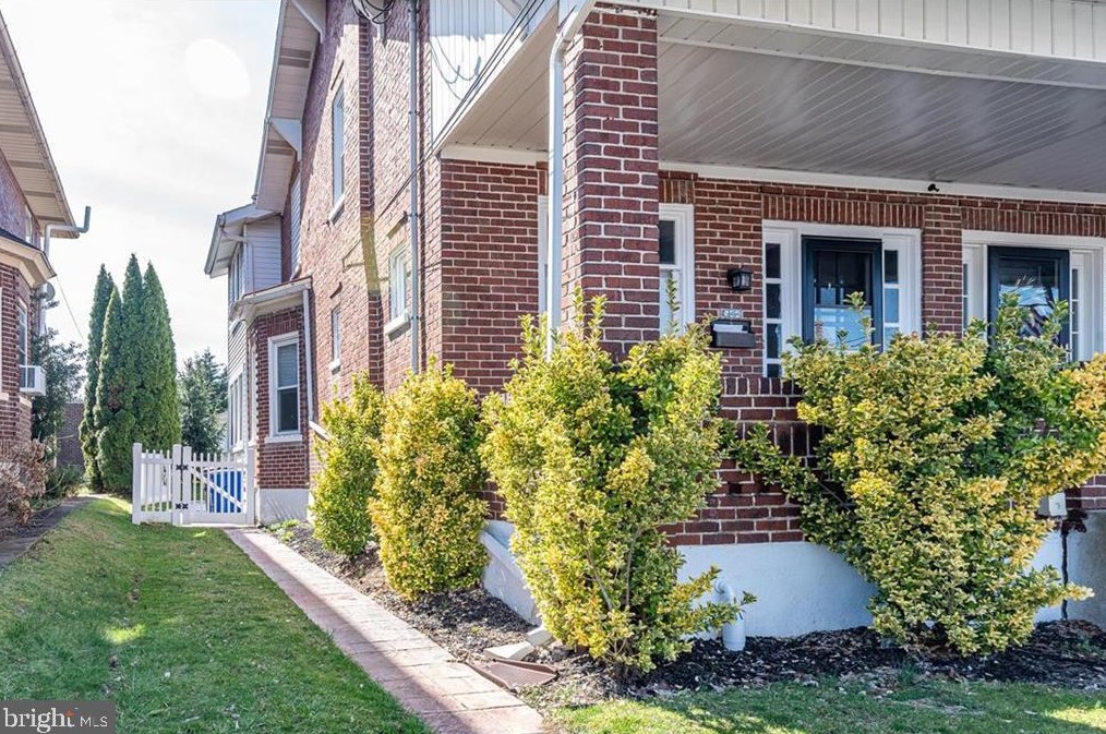 544 3 St, Emmaus PA 18049-3914 exterior