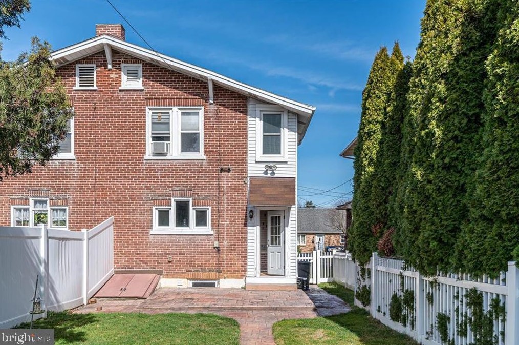 544 3 St, Emmaus PA 18049-3914 exterior