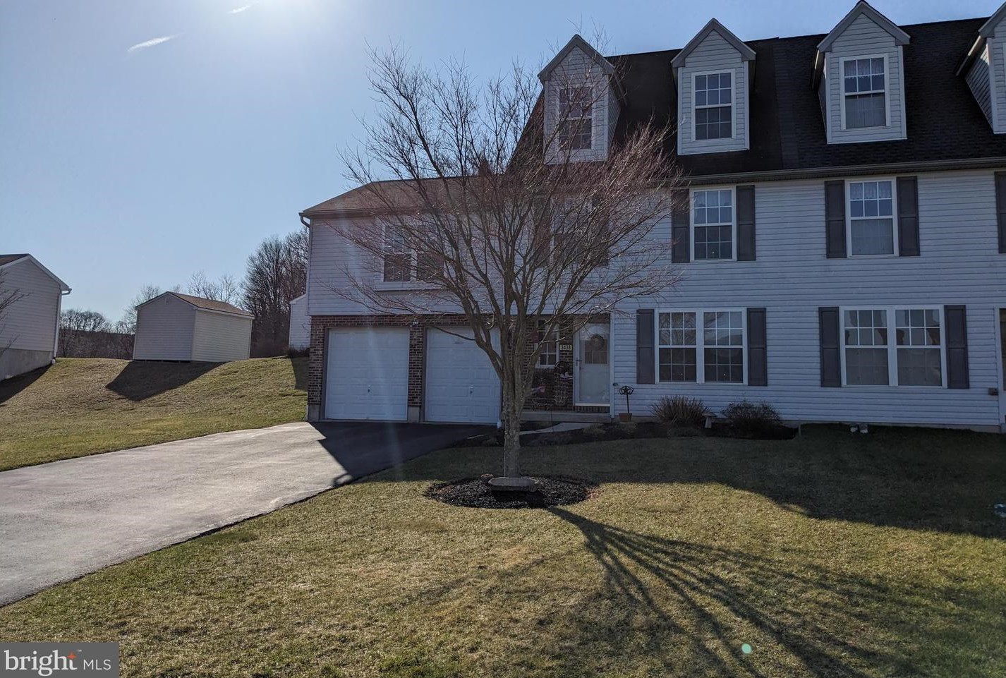 3438 Fury Ct, Slatington, PA 18080
