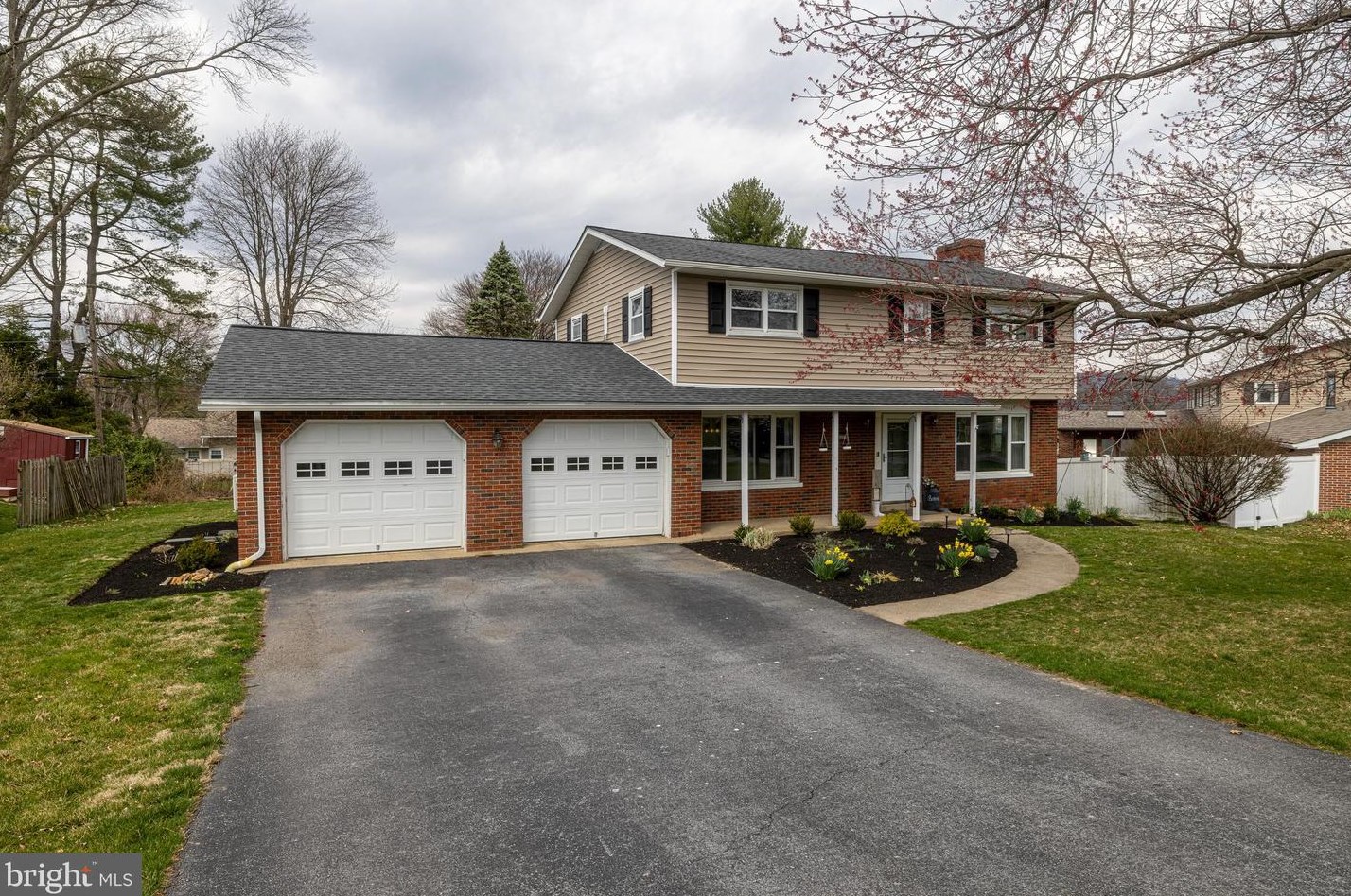 4467 Calvert St, Center Valley, PA 18034-8754