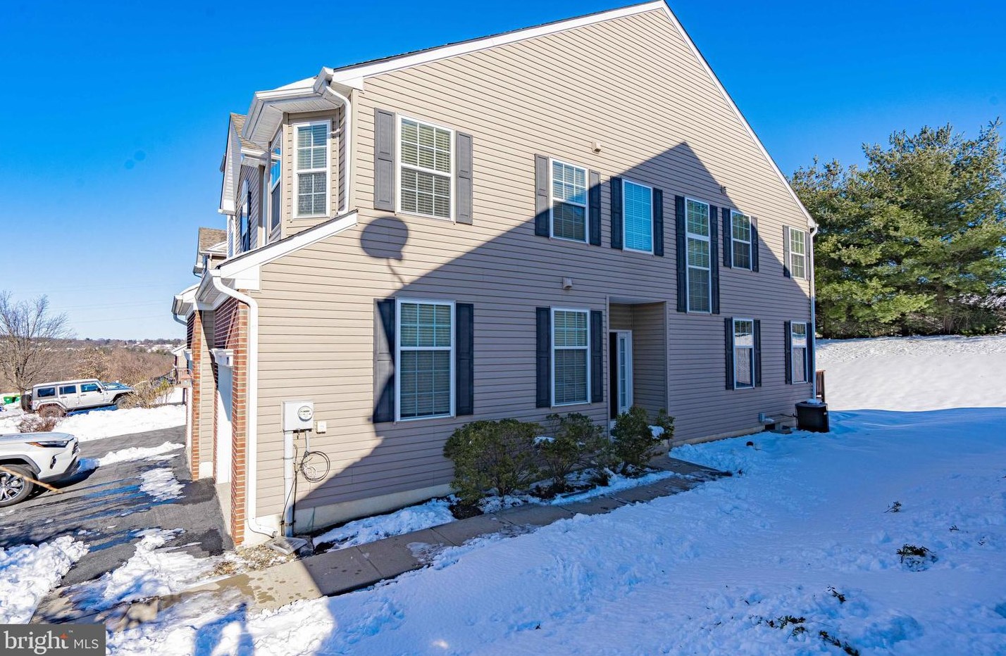 5204 Spring Ridge Dr E, Macungie, PA 18062