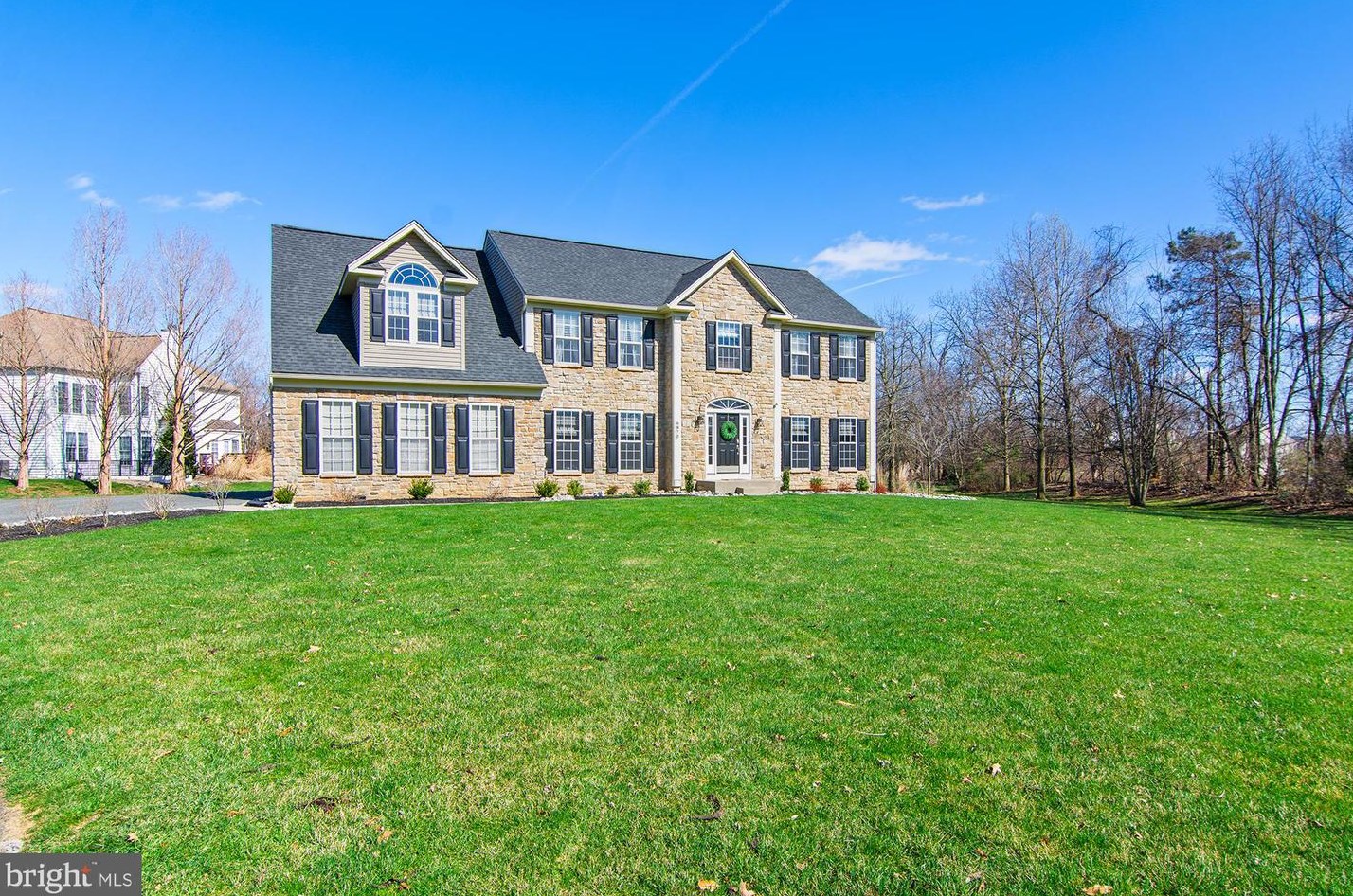 6870 Sunflower Ln, Macungie, PA 18062-8662