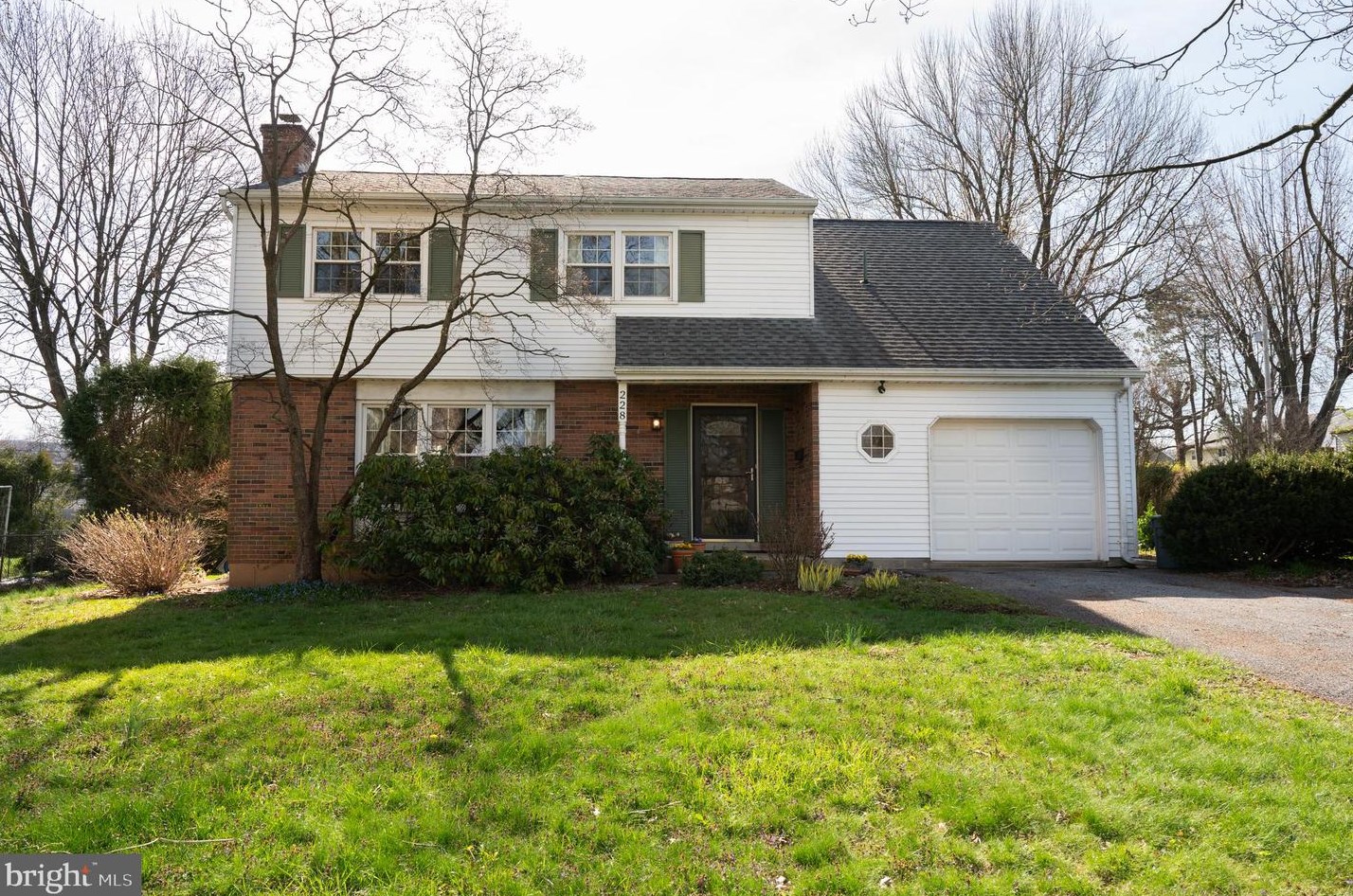 228 Cherokee St, Emmaus, PA 18049-2523
