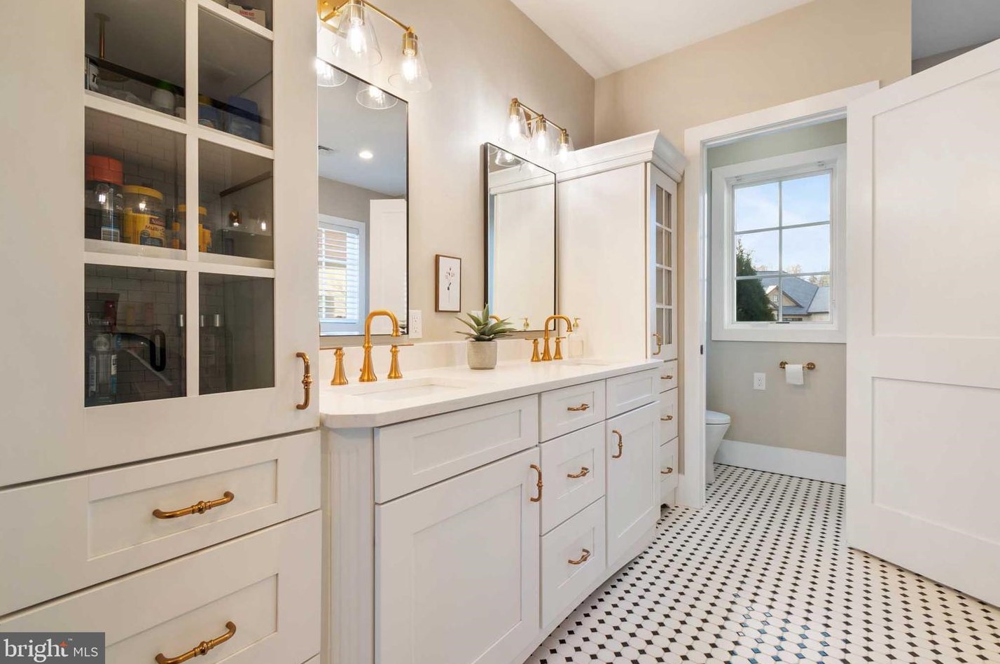 2812 Clos Renoir, Bethlehem PA  18015-9119 exterior