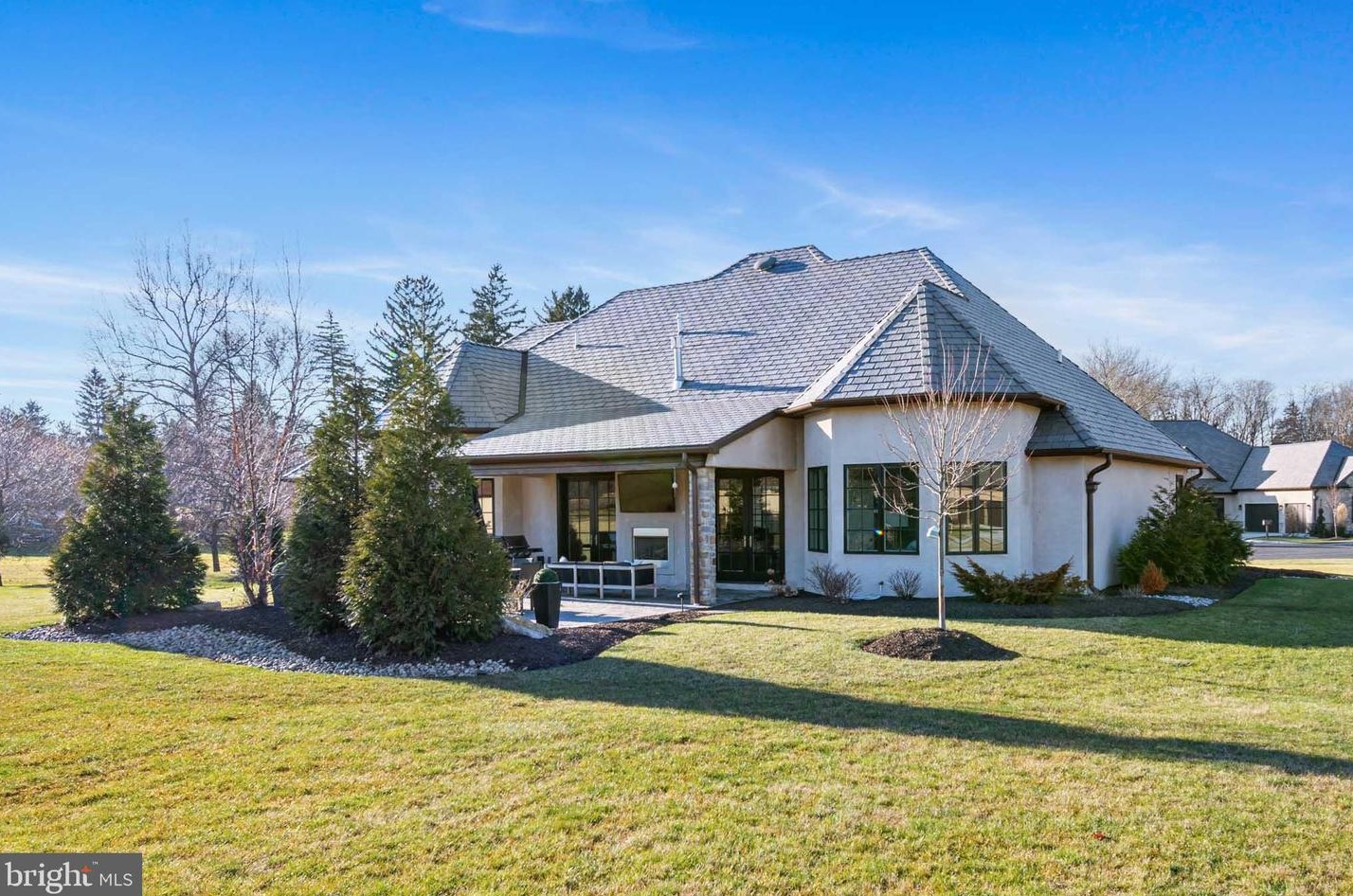 2812 Clos Renoir, Bethlehem PA  18015-9119 exterior