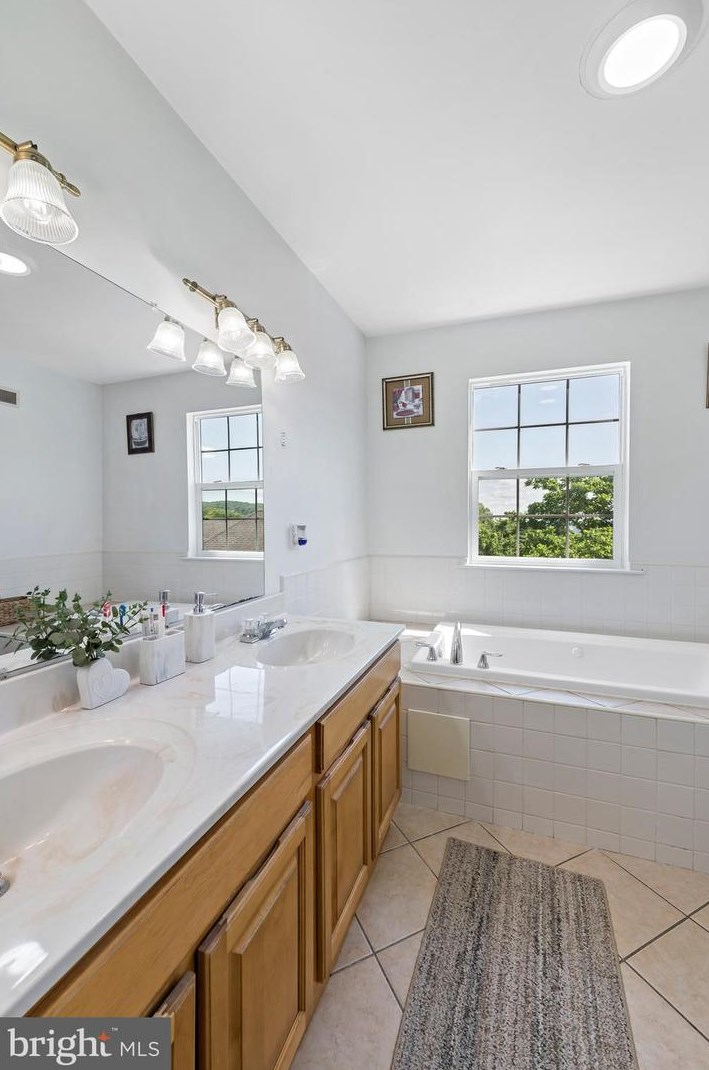 701 Weil St, Bethlehem PA 18015-3948 exterior