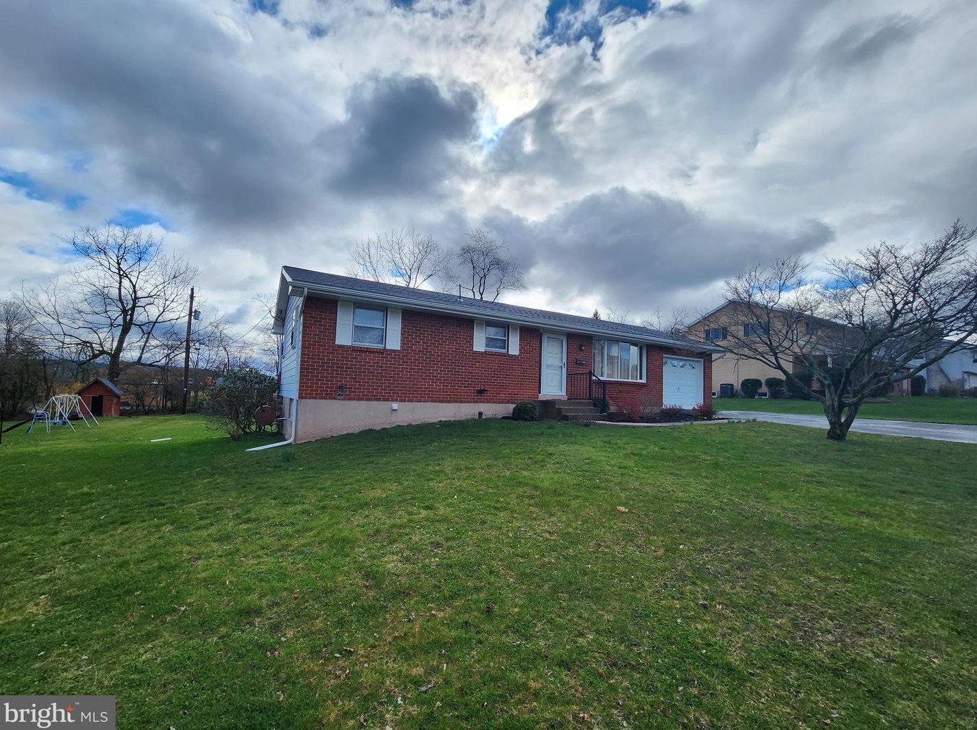 71 Hillside Dr, Coopersburg, PA 18036-1322
