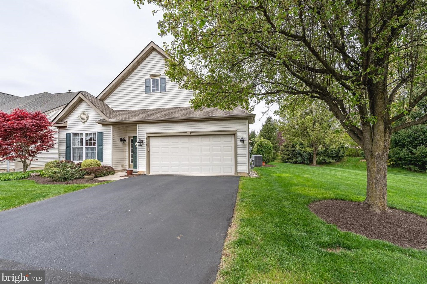 2838 Donegal Dr, Macungie, PA 18062