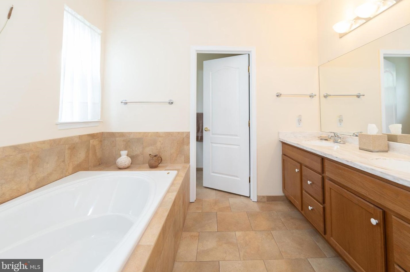 2838 Donegal Dr, Macungie PA  18062-8461 exterior