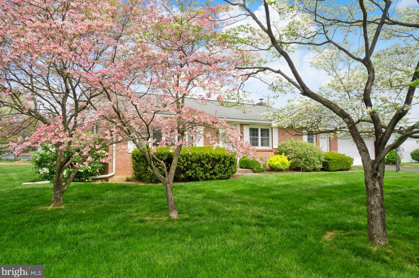 2401 Coolidge St, Allentown, PA 18104-1305