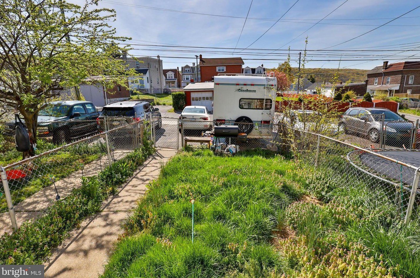 220 Fairview St, Allentown PA  18109-2736 exterior
