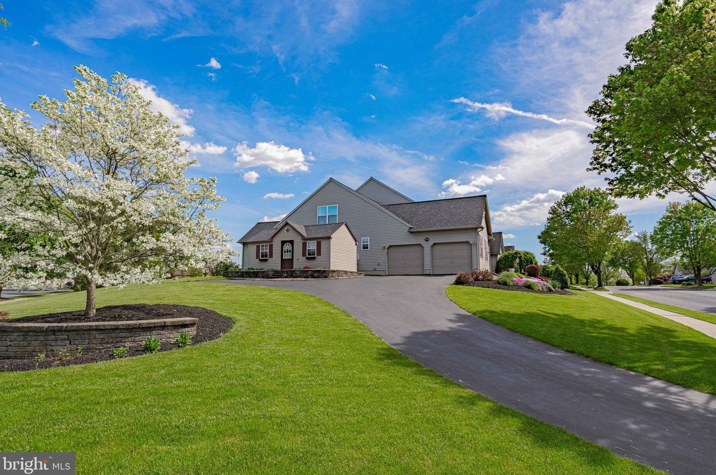 1998 Rolling Meadow Dr, Macungie PA  18062-8874 exterior