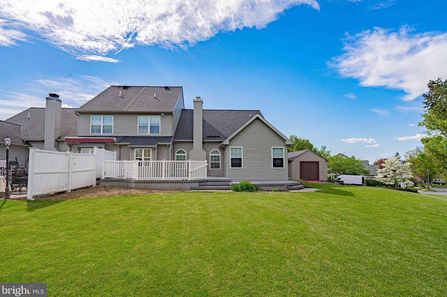 1998 Rolling Mdw Dr, Macungie PA  18062-8870 exterior