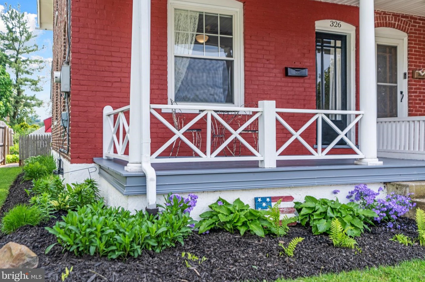 326 State St, Coopersburg, PA 18036-2002