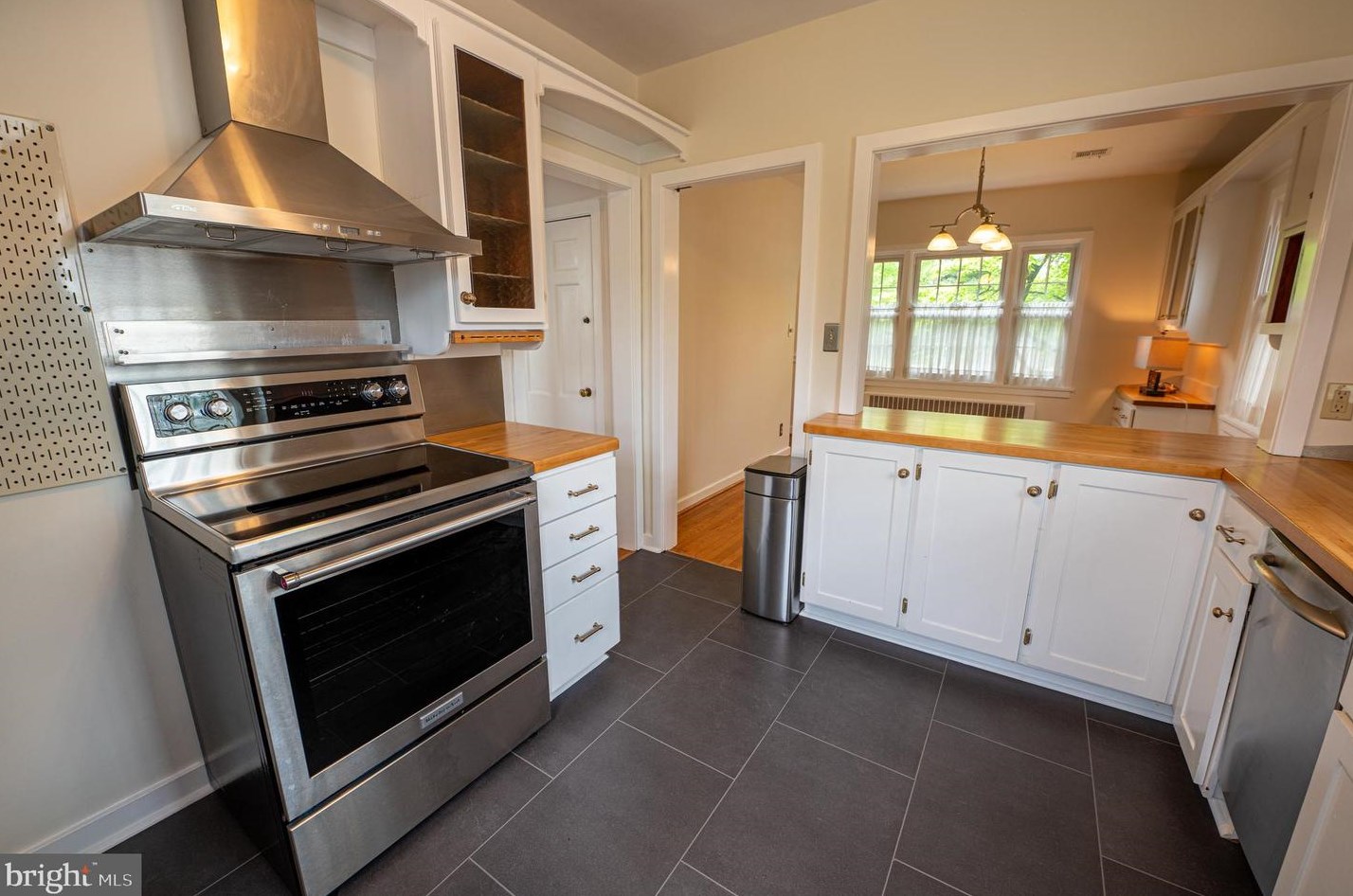 737 25th St, Allentown, PA 18104-3931