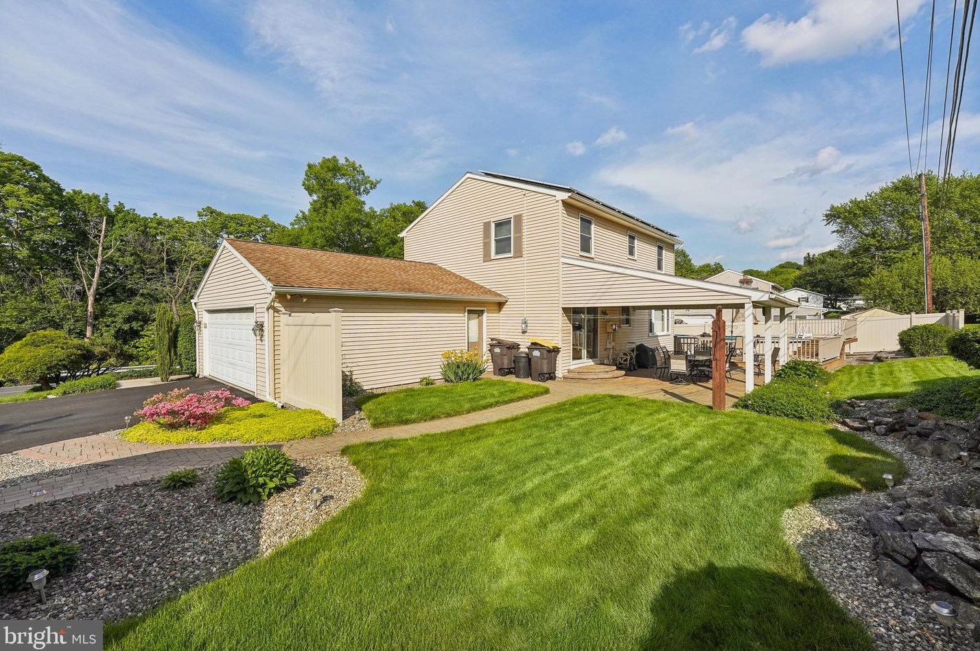 1740 Scherersville Rd, Allentown, PA 18104-9781