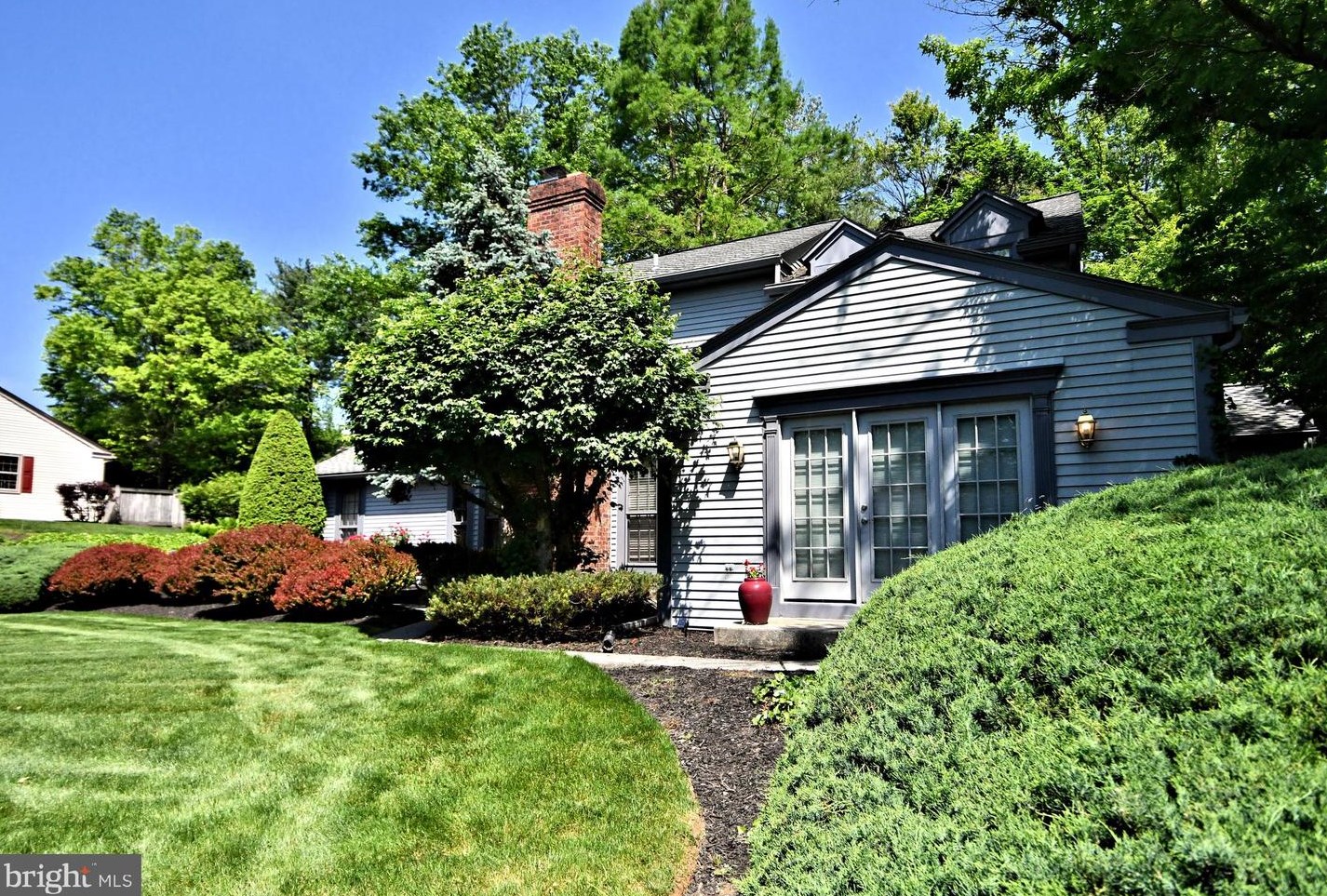 4701 Parkview Dr, Emmaus, PA 18049-1211