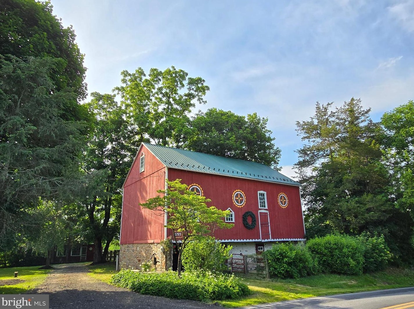 8893 Longswamp Rd, Alburtis, PA 18011