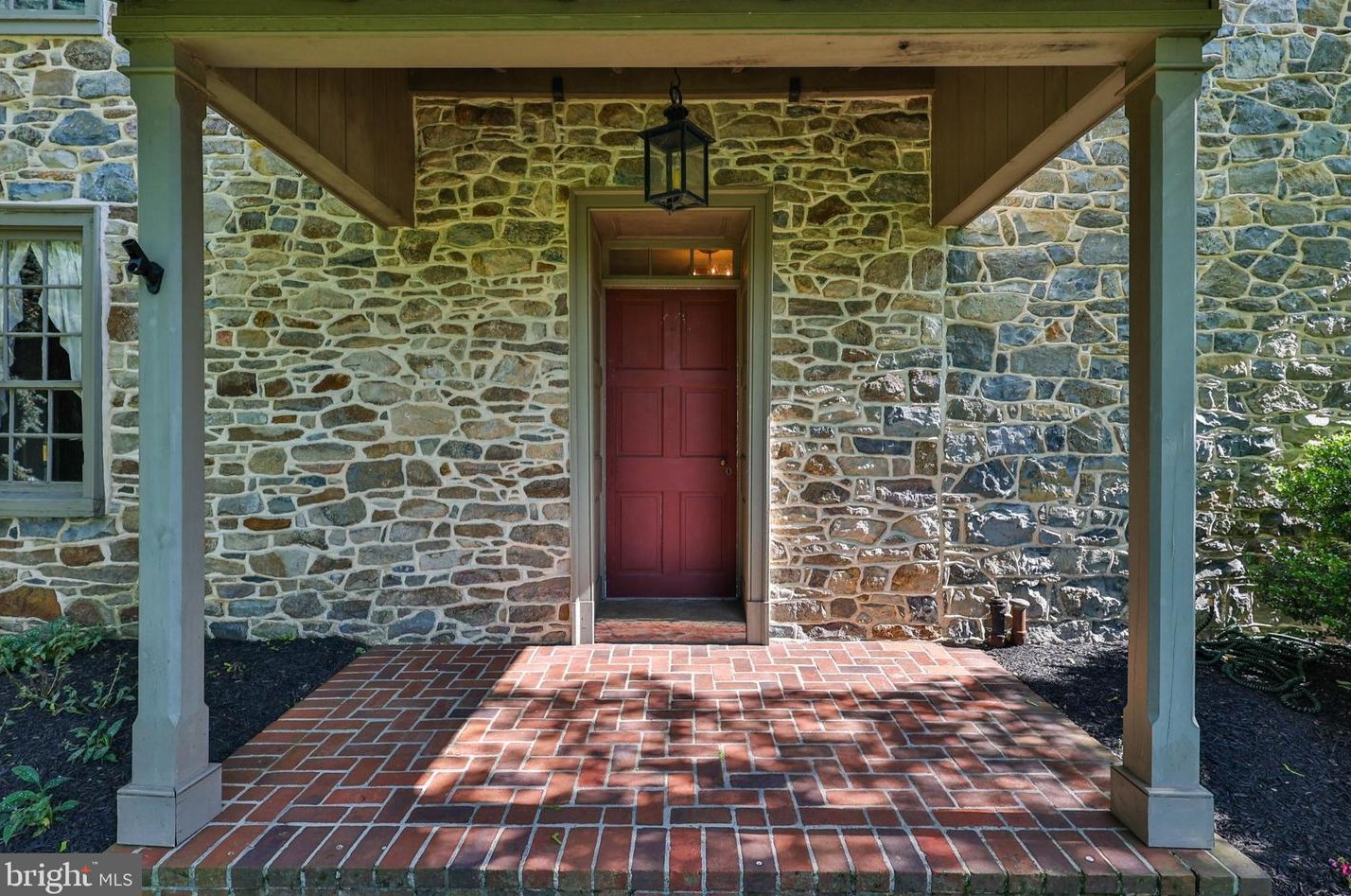 5682 Walnut St, Macungie, PA 18062-1319