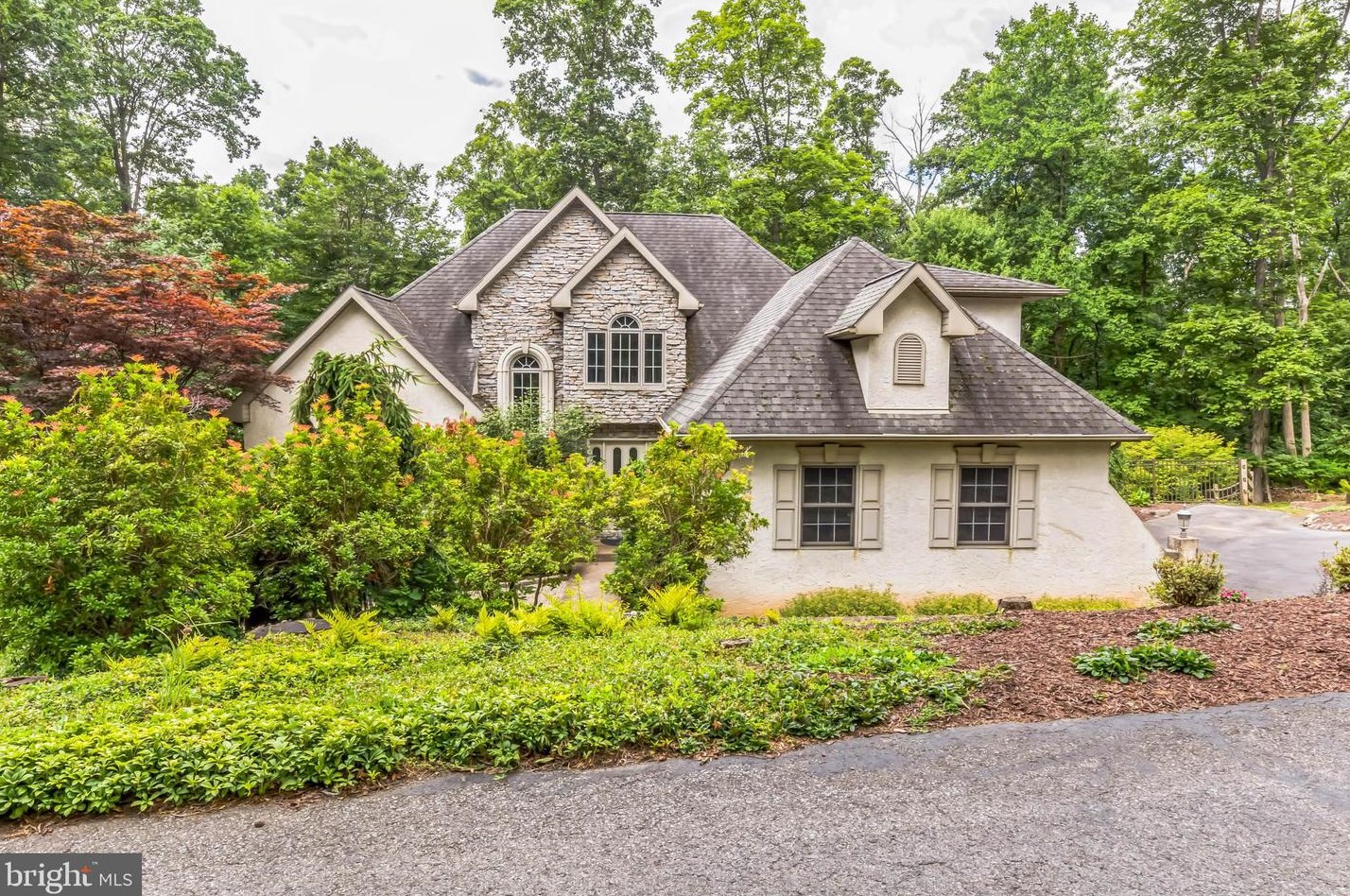 4454 Pinoak Ln, East Greenville, PA 18041