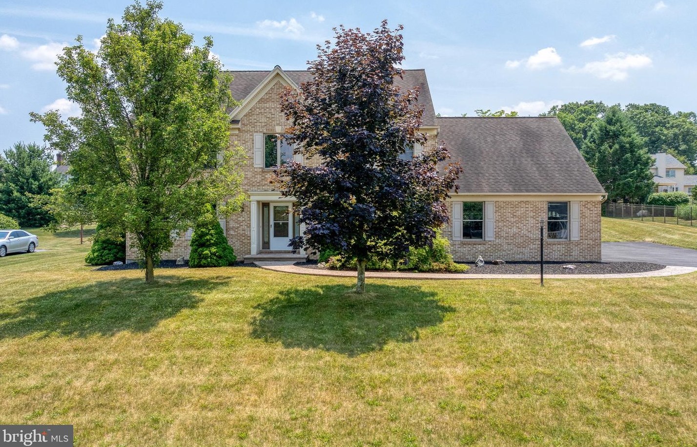 3369 Fairland Dr, Schnecksville, PA 18078