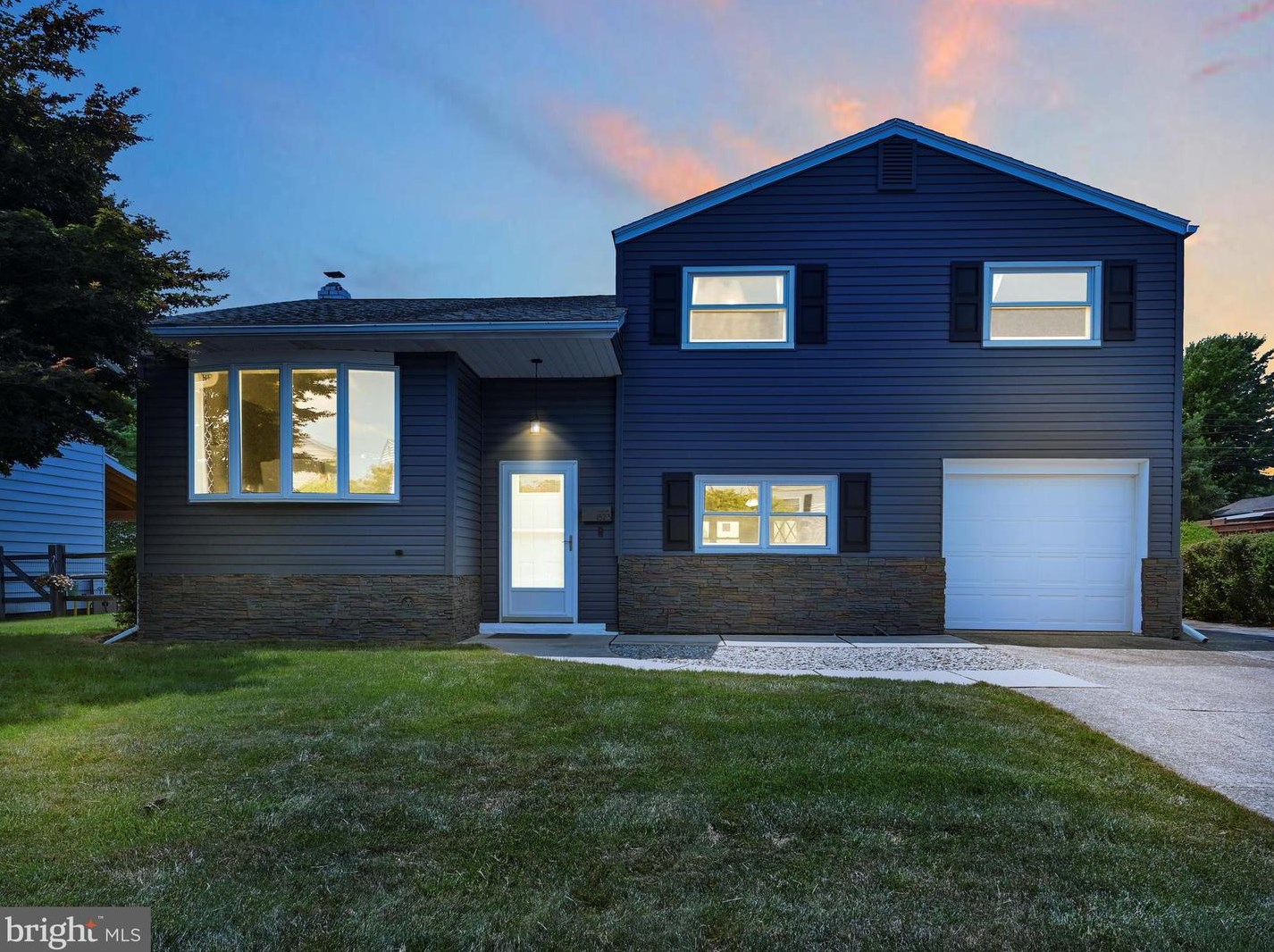 1823 Stonington Rd, Bethlehem, PA 18018