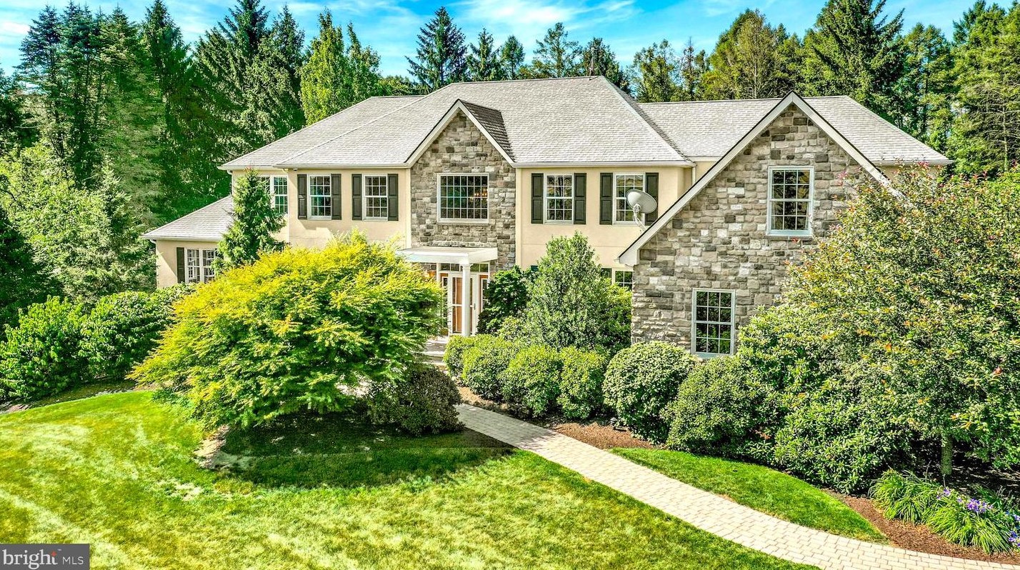 2080 Neffs Laurys Rd, Slatington, PA 18080