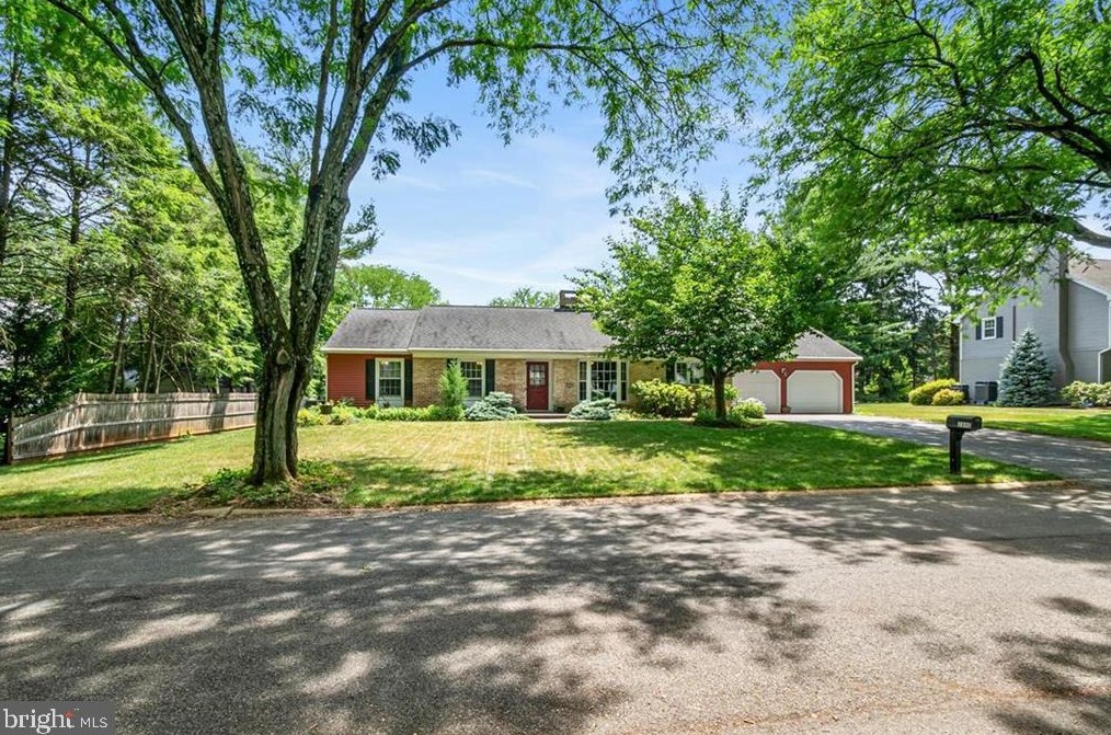 2890 Fairfield Dr, Allentown, PA 18103