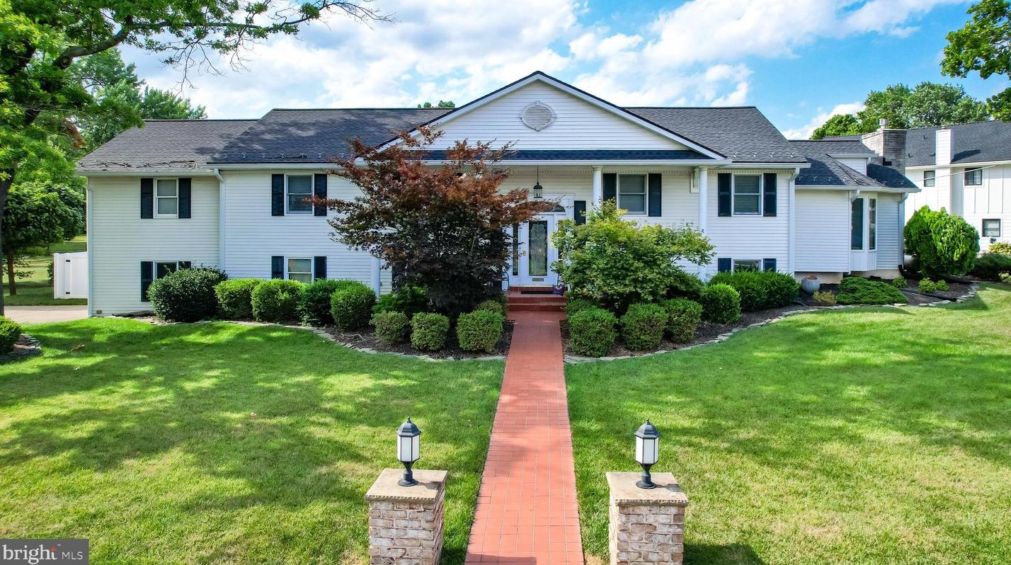 765 Wayne Cir, Emmaus, PA 18049