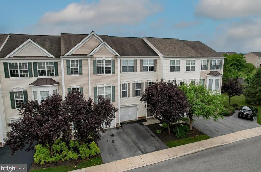 8550 Gateway Rd, Breinigsville, PA 18031