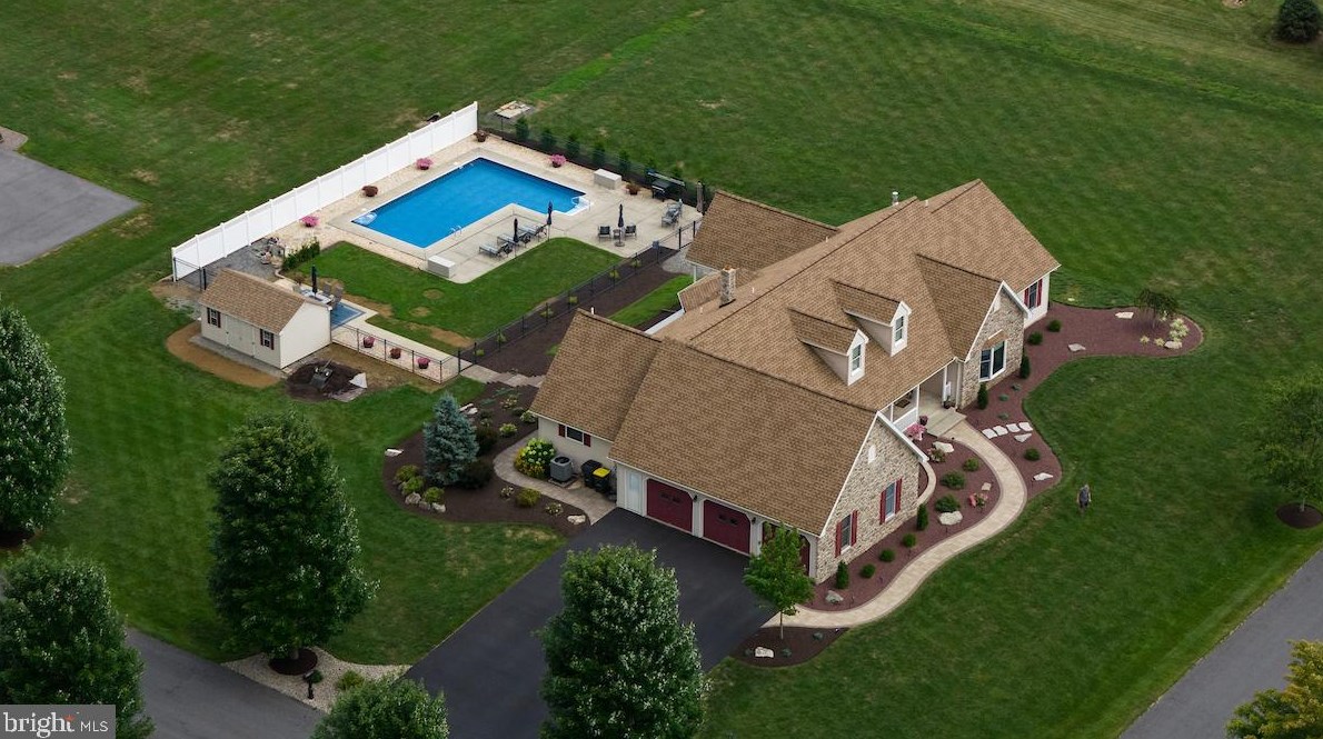 10120 Tori Ln, Breinigsville, PA 18031
