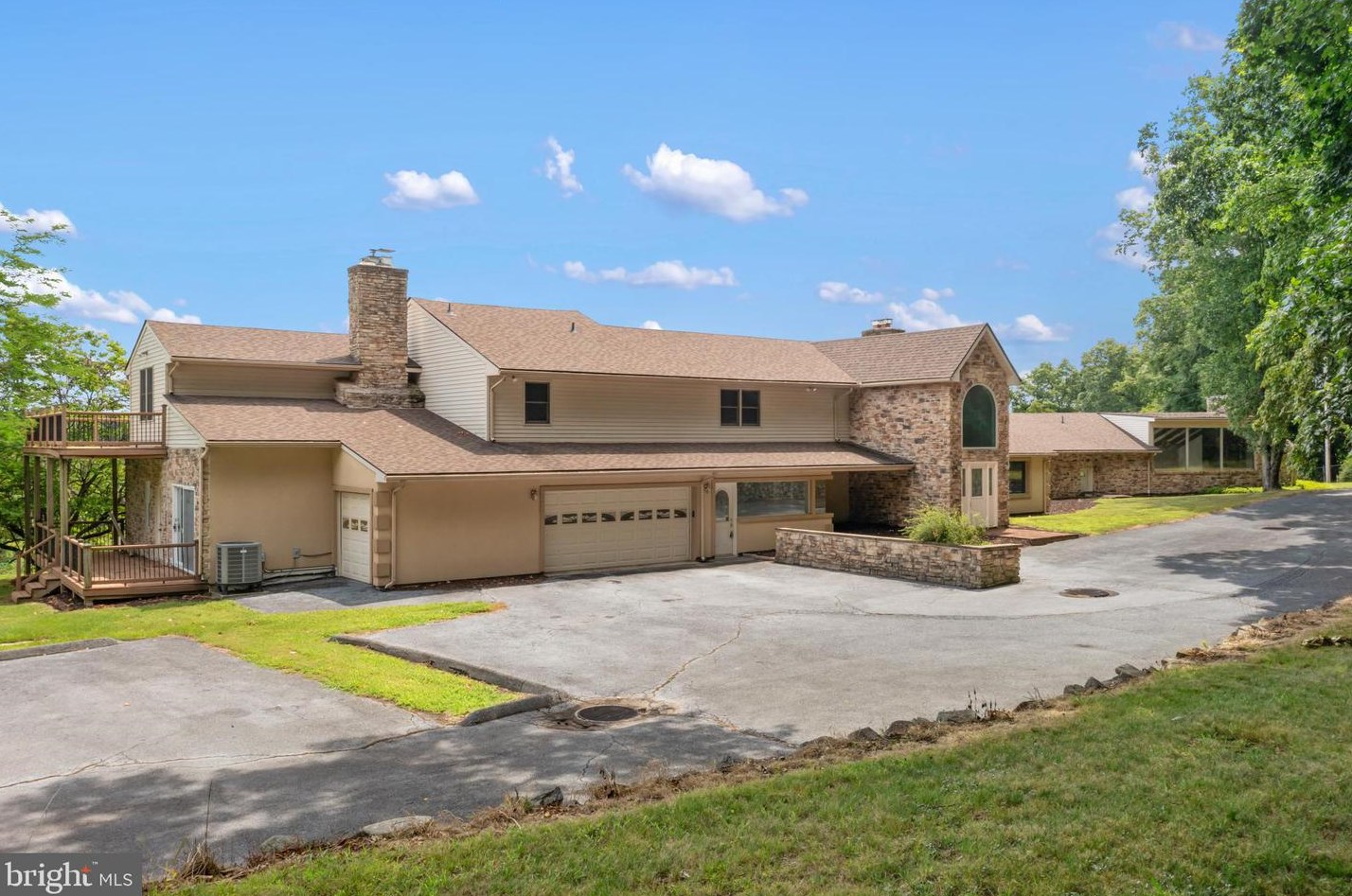 2527 Weyhill Dr, Center Valley, PA 18034