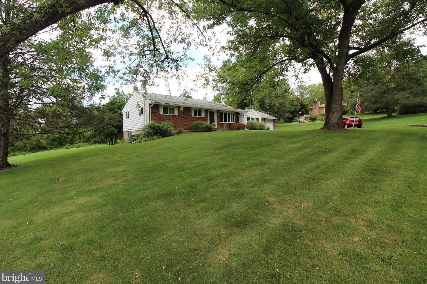 4677 Chestnut Hill Rd, Center Valley, PA 18034-8671