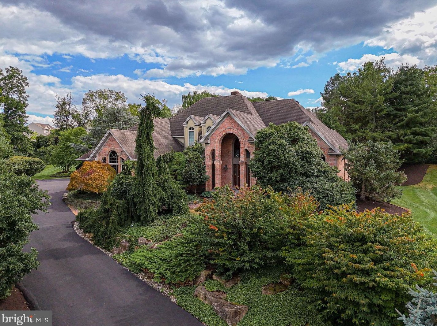 3190 Sheffield Dr, Emmaus, PA 18049