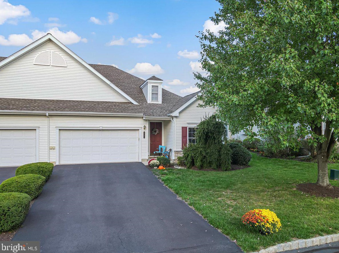 2721 Terrwood Dr, Macungie, PA 18062-8441