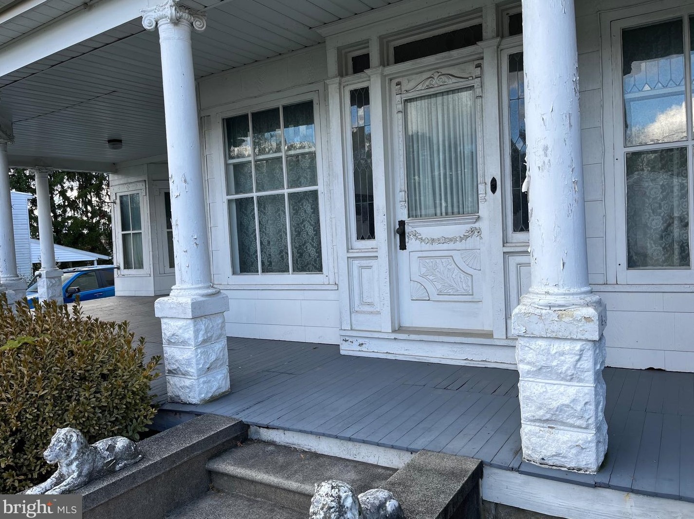 6056 Newside Rd, Slatington, PA 18080