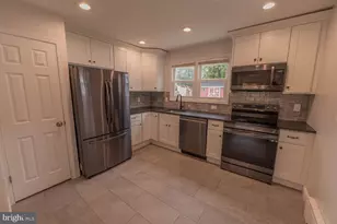 137 Lee St, Emmaus, PA 18049 - Photo 2