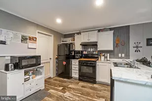 1041 Dogwood St, Laurys Station, PA 18059 - Photo 8