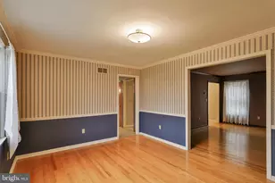 1110 Greenbriar Ln, Laurys Station, PA 18059 - Photo 8