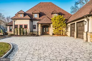 2687 Ave Du Village, Bethlehem, PA 18015 - Photo 2