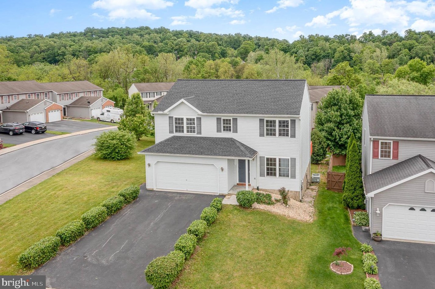 107 Twin Creeks Dr, Bordnersville, PA 17038-8348