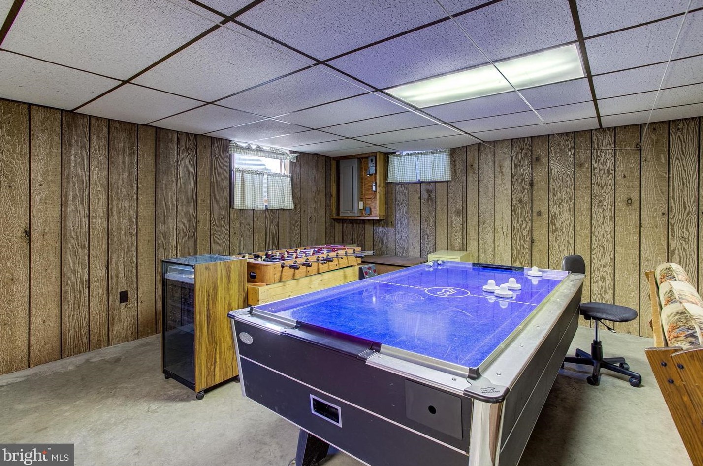 351 Cocalico Rd, Robesonia PA 19551-9224 exterior