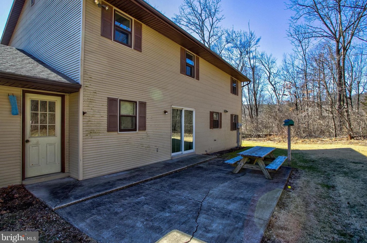 351 Cocalico Rd, Robesonia PA 19551-9224 exterior