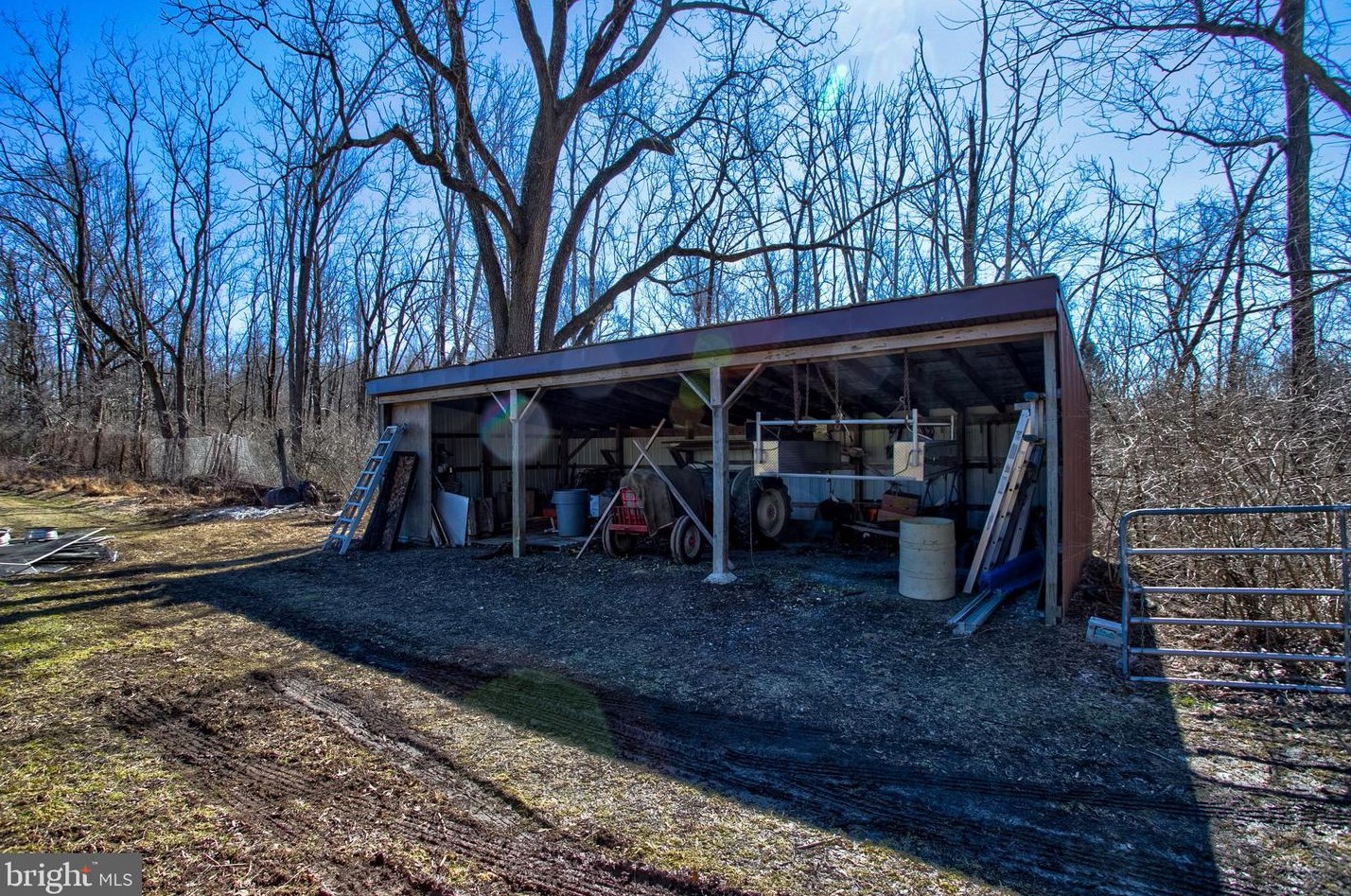 351 Cocalico Rd, Robesonia PA 19551-9224 exterior