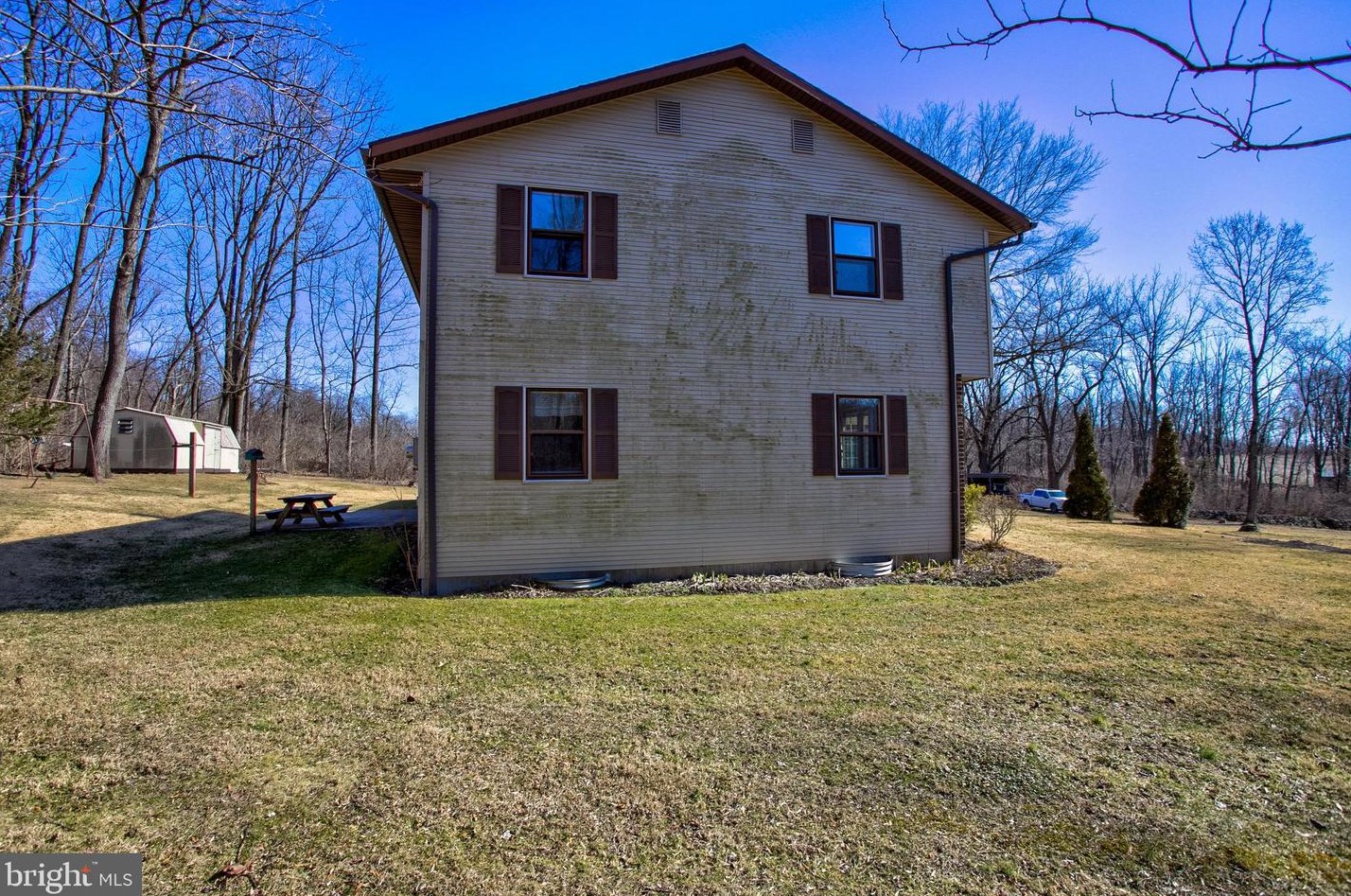 351 Cocalico Rd, Robesonia PA 19551-9224 exterior