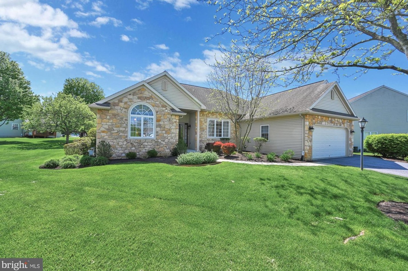 26 Oak Knoll Cir, Lebanon, PA 17042-9483