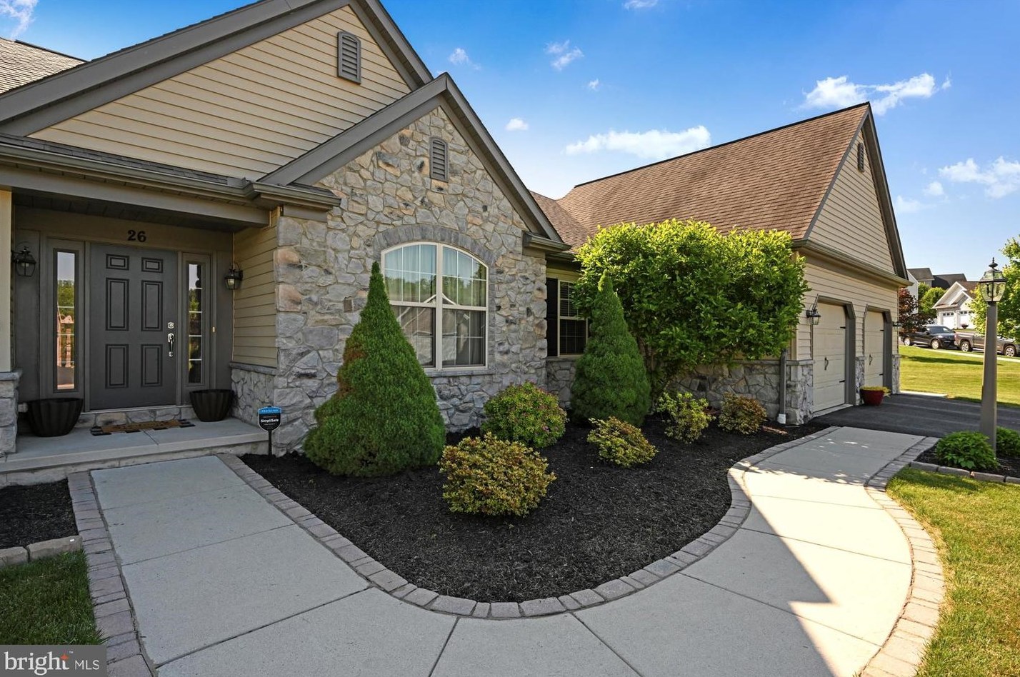 26 Chesterfield Dr, Coffeetown, PA 17078