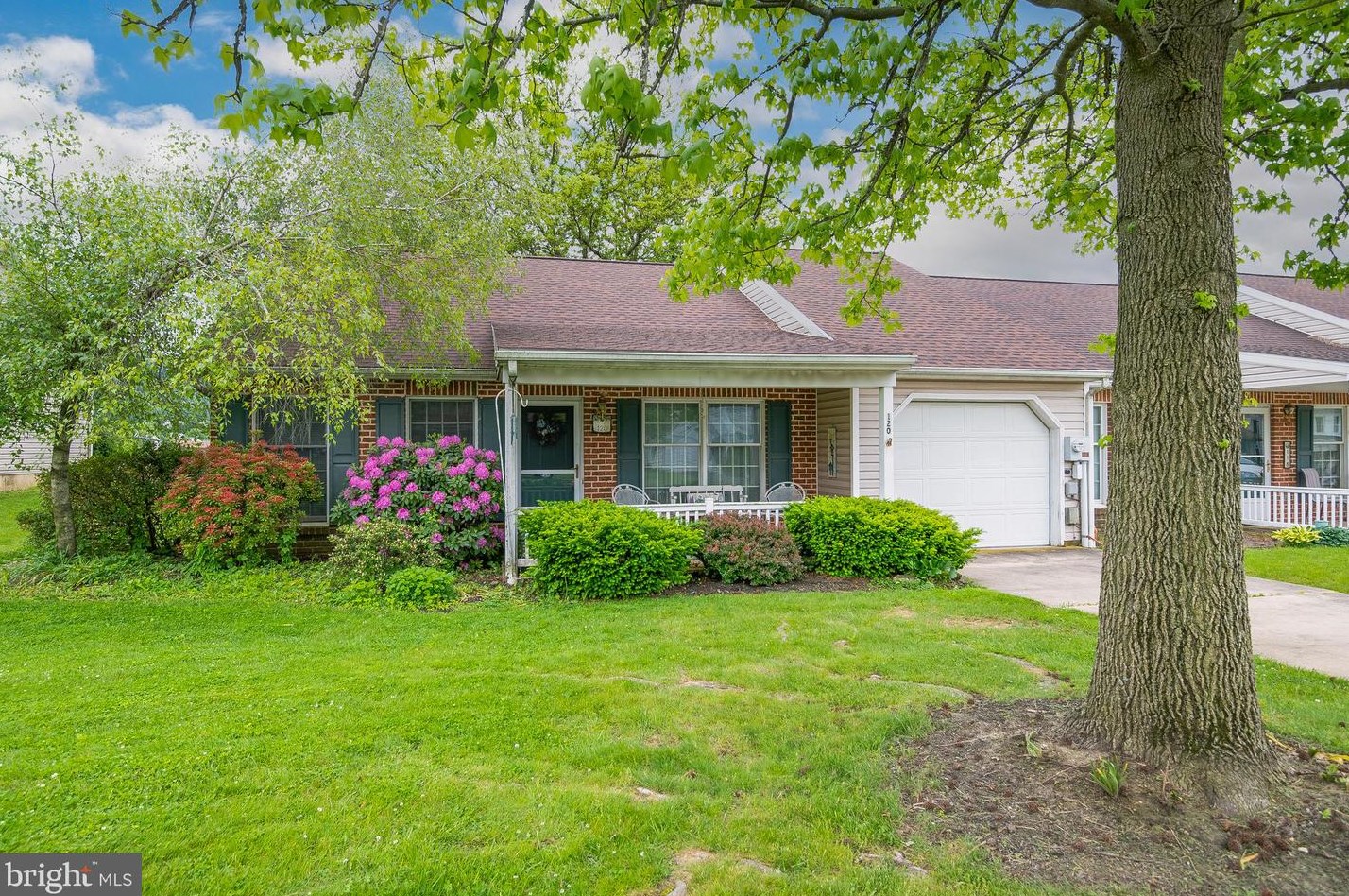 120 Memorial Blvd, Stricklerstown, PA 17073-9654