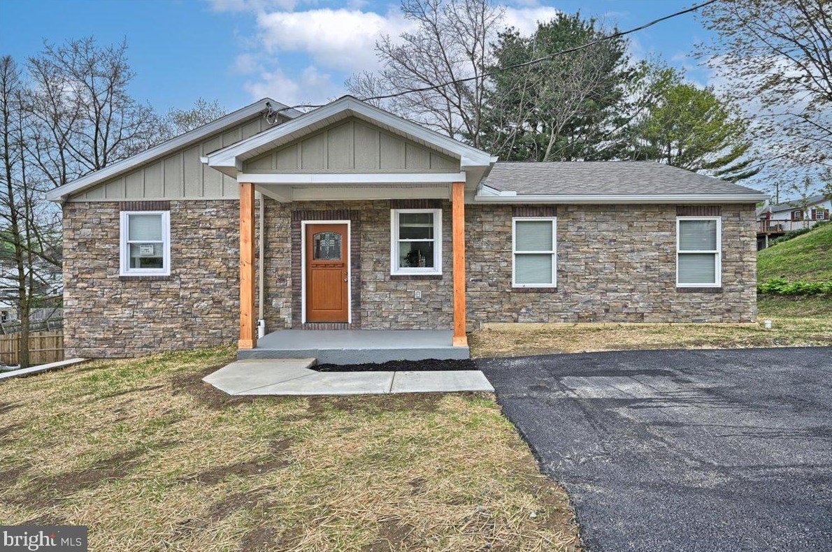 815 3rd Ave, Lebanon PA  17046-3008 exterior